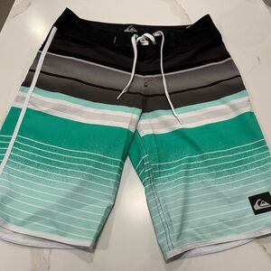 Quiksilver Men's Gradient Swim Shorts - Black, Gray, and Green